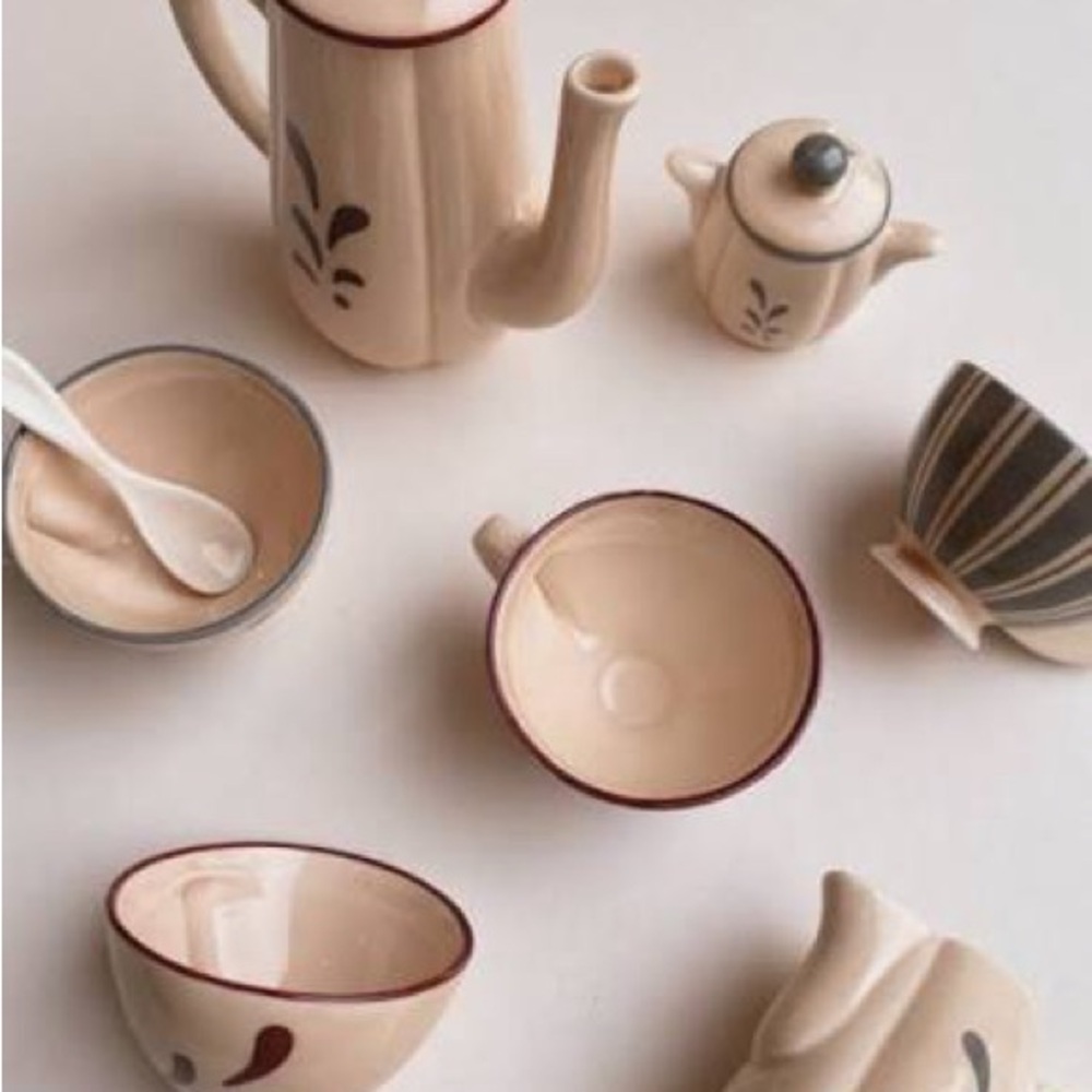 ISO Konges Tea Set - Picture 2 of 2